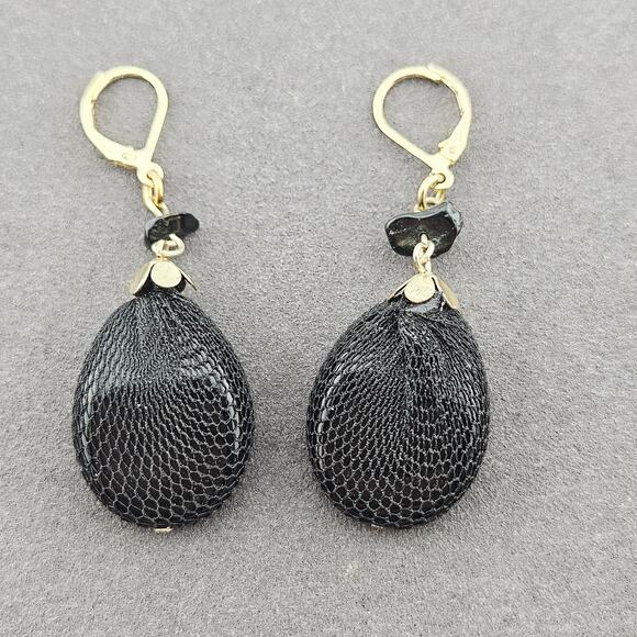 Black Teardrop Beaded Gold Tone Earrings Dangle Netted Dark Siren Mermaidcore - Picture 1 of 3